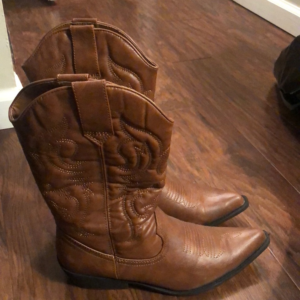 Women’s brown cowboy boots